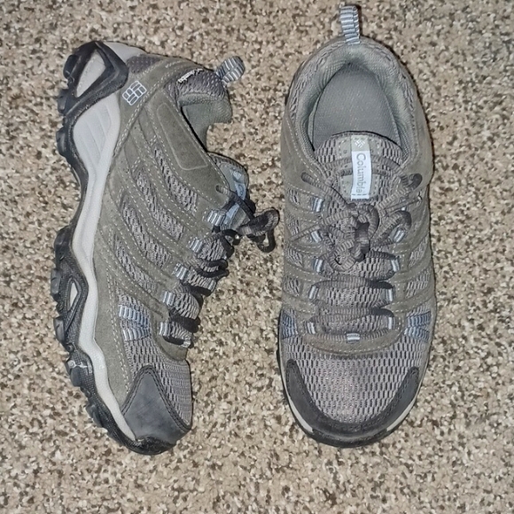 Columbia Shoes - Columbia waterproof gray hiking shoes omni grip size 7